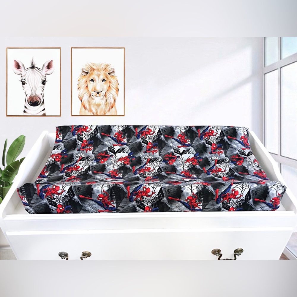 Black & Red Spider-Man Contour Changing Pad Cover